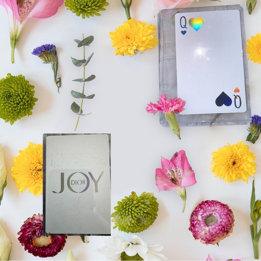 Joy Dior Holographic Queen of Spades Playing Card – Clear Case